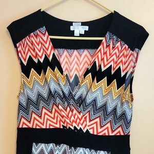 London Times Sleeveless Dress with a Chevron Pattern